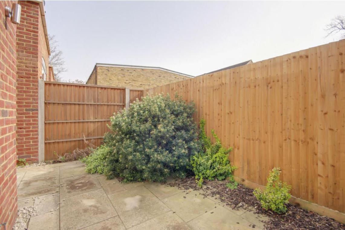 Immaculate Central Windsor Town House With Parking Exterior foto