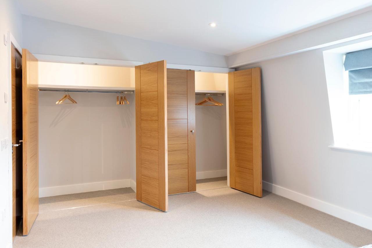 Immaculate Central Windsor Town House With Parking Exterior foto