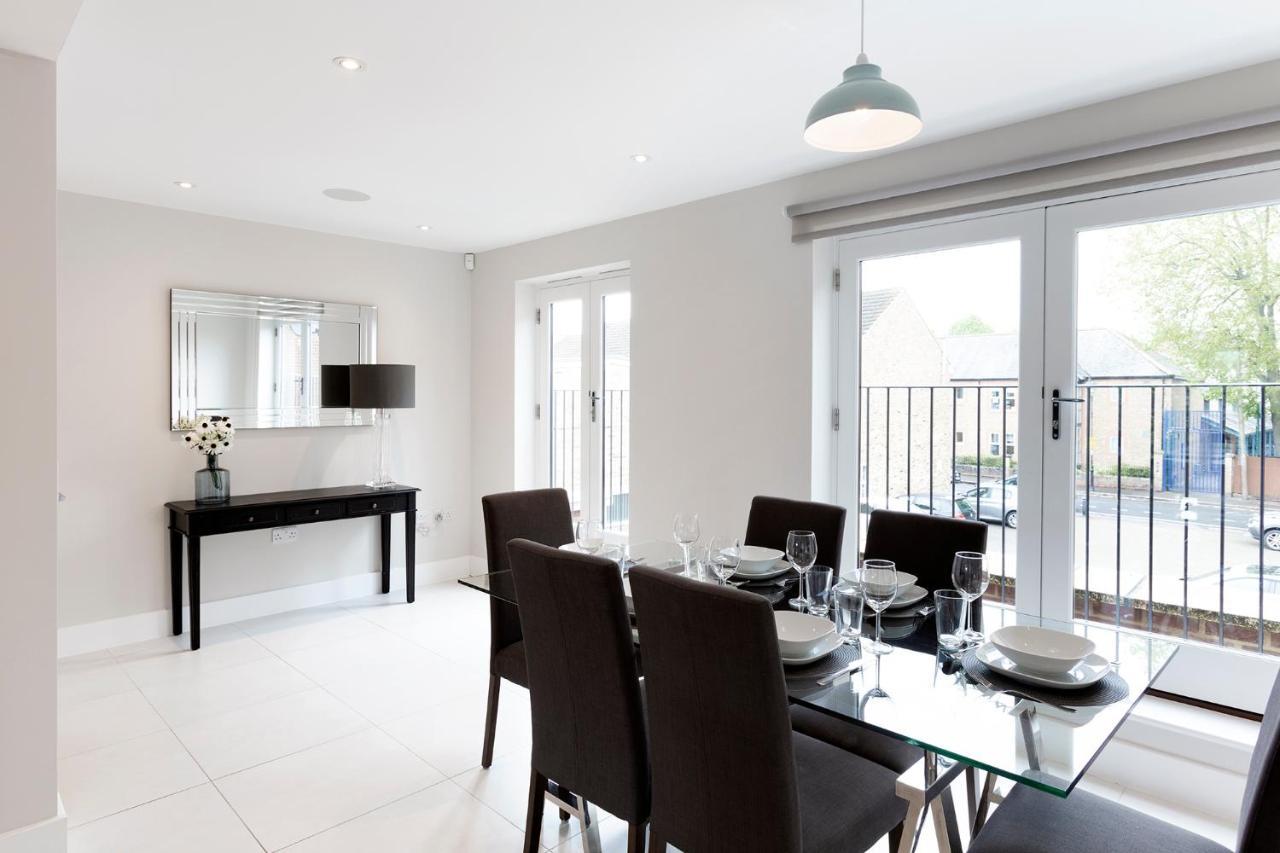 Immaculate Central Windsor Town House With Parking Exterior foto