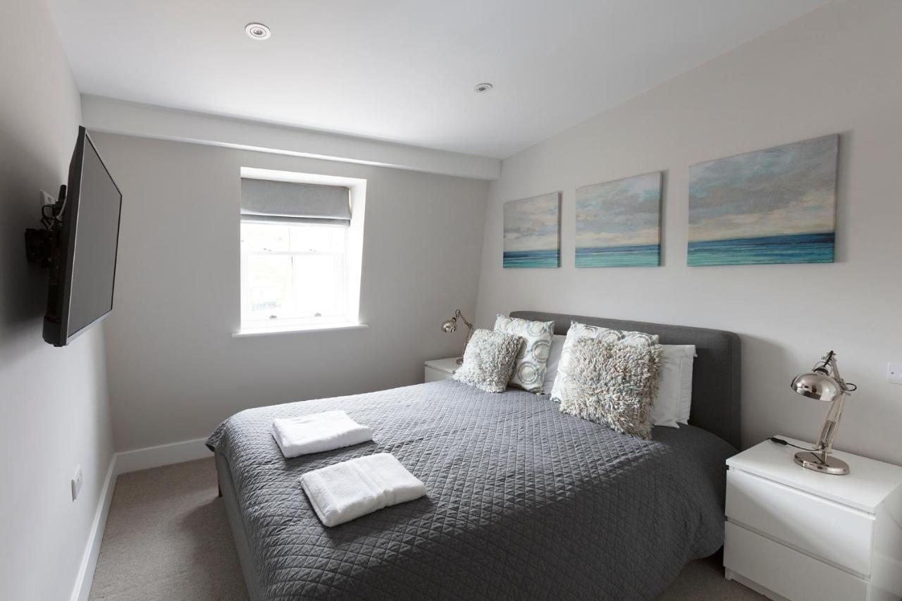 Immaculate Central Windsor Town House With Parking Exterior foto
