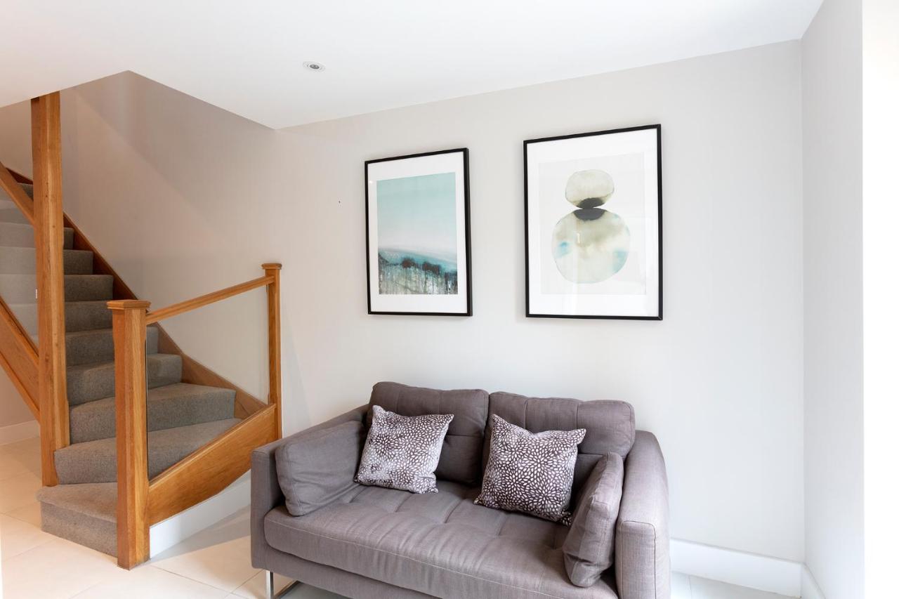 Immaculate Central Windsor Town House With Parking Exterior foto